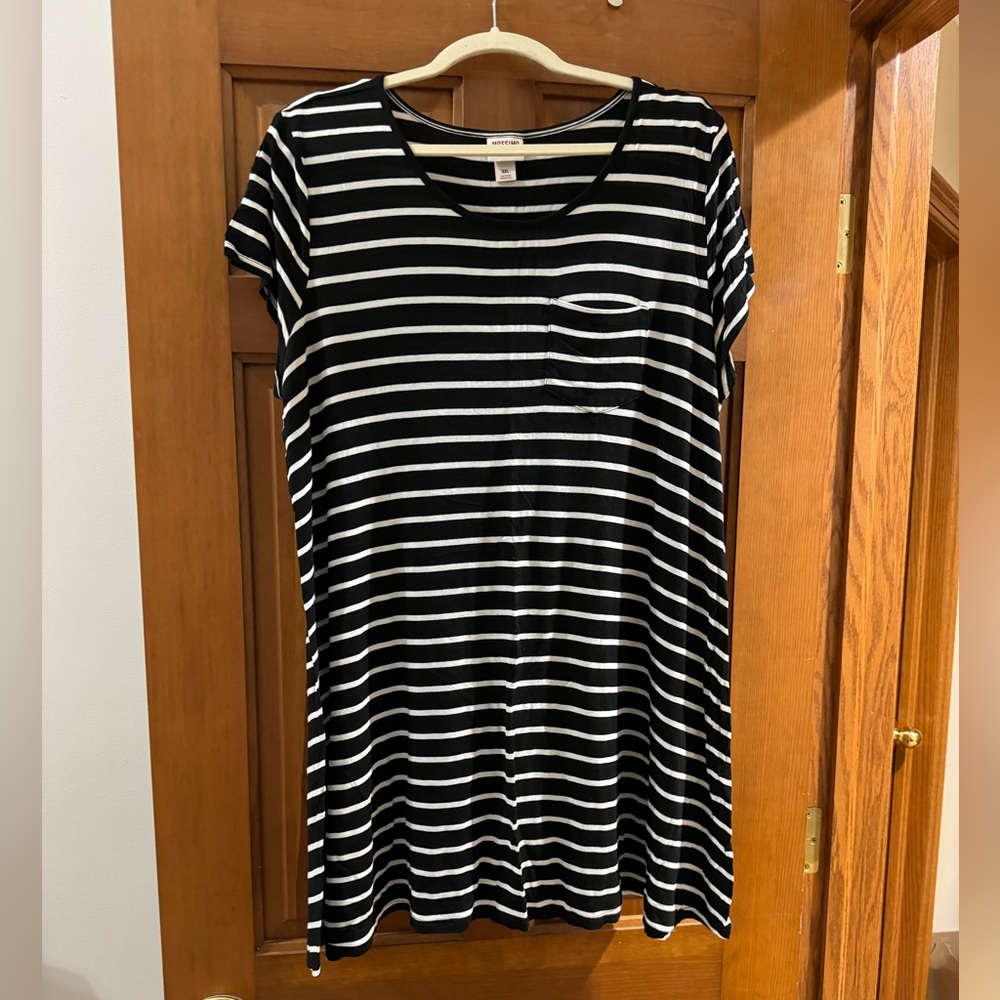 Mossimo Black and white stripe t-shirt dress, size XXL